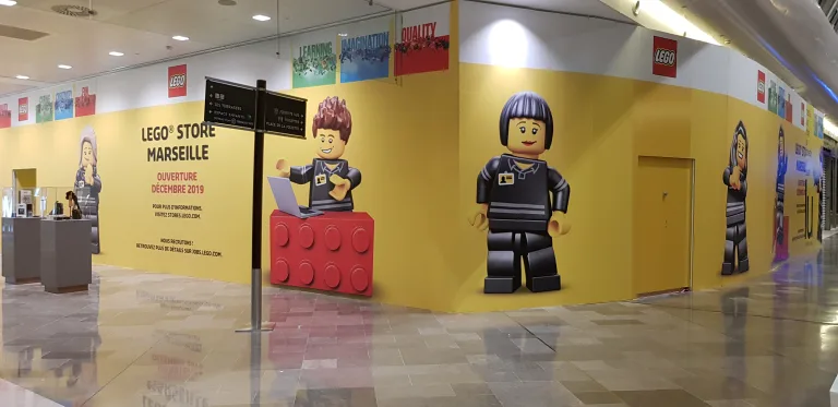 Agence Graphics impression adhesifs magasin LEGO Marseille