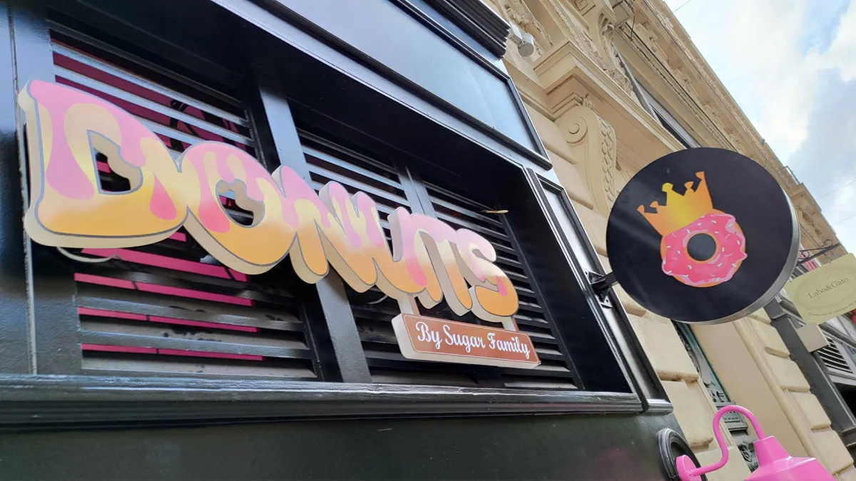 agence graphics enseigne lumineuse bloc led lettre relief royal donuts marseille